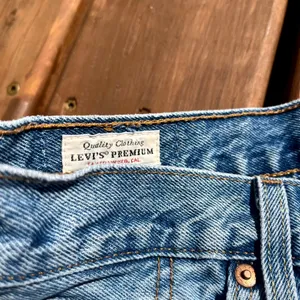 Levi's Jean Shorts 501 Button Fly Blue Distressed Cut Off Denim Womens 28 thumbnail 5