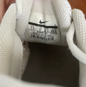 Nike Shoes thumbnail 3