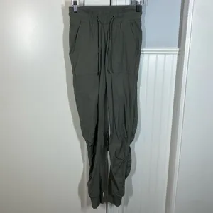 Lululemon Beyond the Studio Jogger Grey Sage size 2‎ Athleisure on the go Gorp thumbnail 3