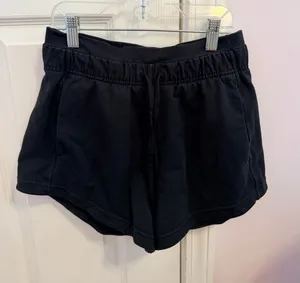 Lululemon Shorts Black thumbnail 1