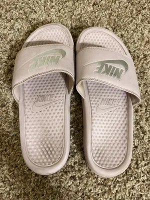 Nike slides thumbnail 1