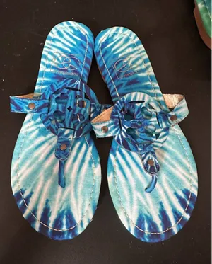 Everglades Blue Patterned‎ Flip Flops in 6 NWOB thumbnail 1