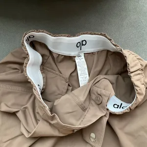 Alo Yoga Flip It Mini Skort Taupe XS thumbnail 3
