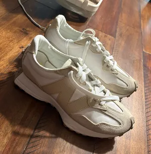 New Balance 327 Women’s Sneakers thumbnail 1