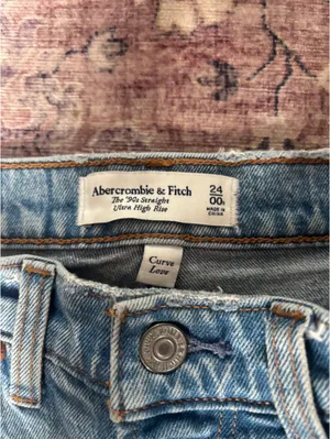 Abercrombie 90’s Straight Ultra High Rise Curve Love thumbnail 3