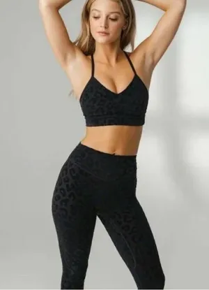Balance Athletica Vitality Womens M Lux Form Sports Bra Panther Black Velvet New thumbnail 8