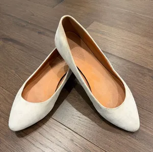 Madewell Round Pointed Toe Ballet Flats in Cream Size 8 thumbnail 1