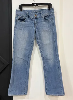 American Eagle Light Wash Slim Bootcut Jeans Size 8 Short Embroidered Pockets thumbnail 1