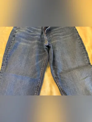 Women’s American Eagle Classic Stretch Mom Straight Jeans in Medium Blue Size 8 thumbnail 3