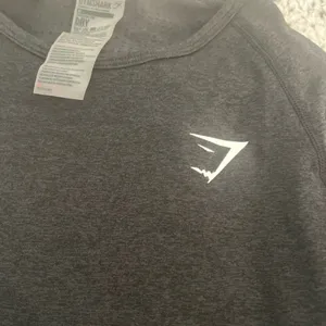 Gymshark Vital Seamless 2.0 crop with thumb holes size medium thumbnail 2