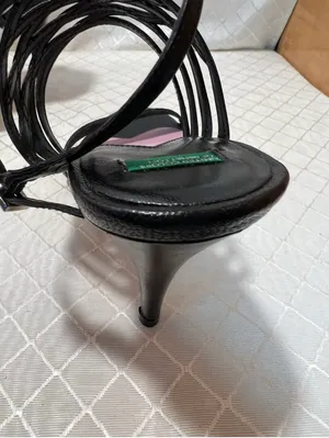 United Colors of Benetton strappy black sandal heel size 7.5 thumbnail 3