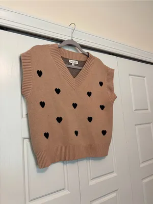 She + Sky Camel V-Neck Heart-Print Sweater Vest thumbnail 2