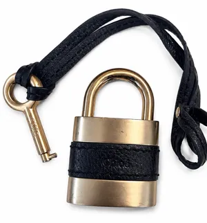 CHLOE PADDINGTON Black Leather / Gold Tone Metal Large Padlock & Large Gold Key thumbnail 5