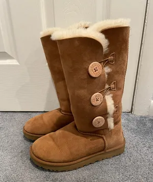 UGG boots thumbnail 1