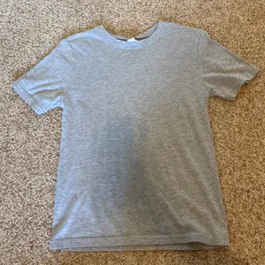 Gray t shirt thumbnail 1