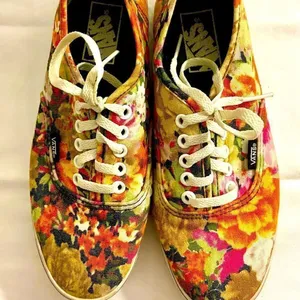 Vans Women TB9C Lace Up Low Top Canvas Floral Pattern Skate Shoe WSZ 6.0. thumbnail 1