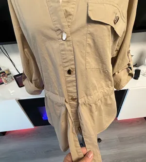 📌 TITLE Zara Khaki Tan Utility Drawstring Button Down Blouse Top XS thumbnail 11