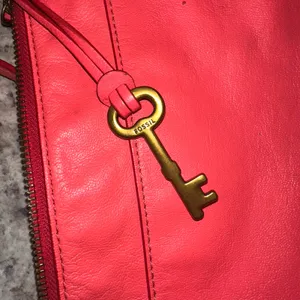 Fossil‎ Crossbody Bag bright Pink Leather Adjustable Strap Key Accent thumbnail 10