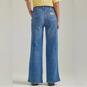 NWT Wrangler Bonnie 683 Loose Flare Jeans Women’s Size 27 32” Inseam Medium Wash thumbnail 3