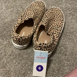 Cat and Jack slip on New leopard print slip in skater shoes size 6 thumbnail 4