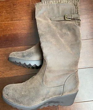 Hokus Pocus boots in excellent condition preowned size 10 thumbnail 1