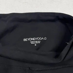 Beyond Yoga High Waist Cropped Capri Leggings Women’s M Black thumbnail 5