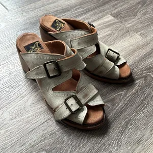FREEBIRD by Steven Women’s Leather Strap Block Heel Sandals Distressed Sandal 8 thumbnail 5