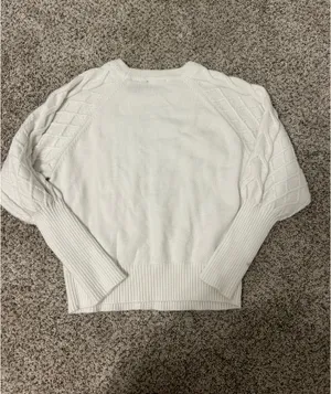 White Sweater Size M thumbnail 2