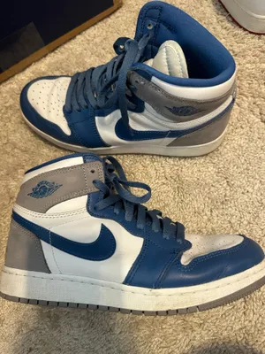Nike Air Jordan 1 thumbnail 1