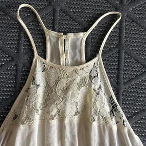 Forever 21 Women’s White Lace Halter Top with Lace Trim, size M thumbnail 4
