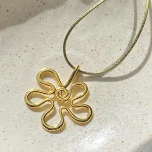 Handmade Kawaii cute retro y2k style gold tone big flower necklace 💐🌀💓 thumbnail 1