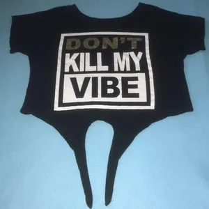 FREEZE crop top “Don’t Kill My Vibe” ties at bottom short sleeve T-shirt size M thumbnail 1