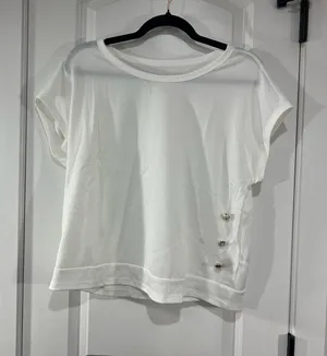 SheIn White short sleeve top with Gold Button detail thumbnail 1