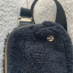 Lululemon Everywhere Fleece Black Belt Bag Gold Hardware Purse‎ thumbnail 16