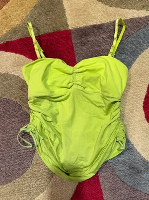 Lululemon Rare Older Style Neon Green Ruched Crop Workout Tank Top Size 4 thumbnail 1