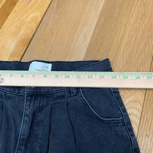 Current/Elliott C/E Black High Waisted Pleated Straight Leg Jeans‎ Size 27 thumbnail 3