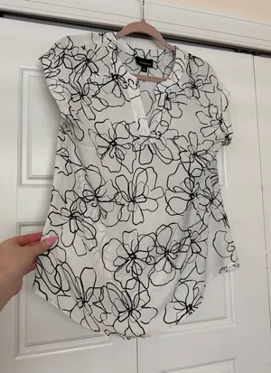 Fortune + Ivy White Floral V-Neck Cap Sleeve Blouse thumbnail 1