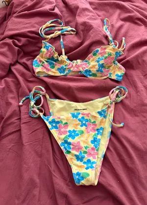 PacSun Bikini thumbnail 1