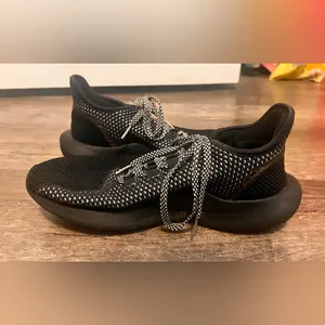 Ladies Adidas Tubular Tennis Shoes thumbnail 7
