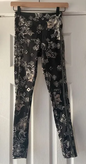 Free People Floral Black and White Leggings XS Excellent Condition‎ thumbnail 1