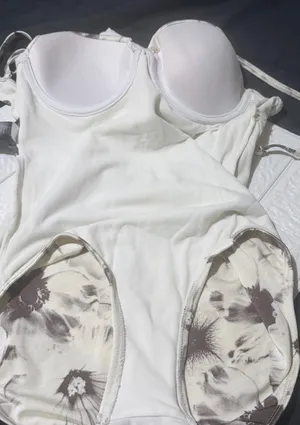 Vince Camuto Floral One Piece Swimsuit Built-In Bra White Brown V31080 Size 4 thumbnail 5