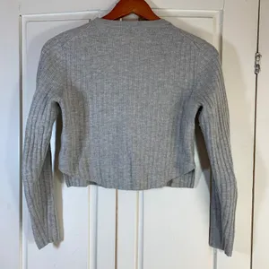 Babaton Aritzia Gray Wool Linen Ribbed Cropped Sweater Medium Neutral‎ Cozy thumbnail 7