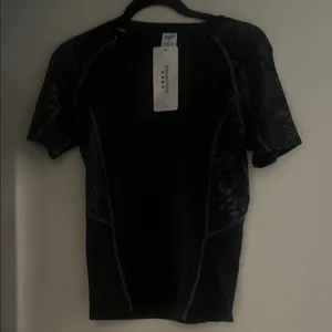 Drokereis Black Athletic swim top Small thumbnail 6