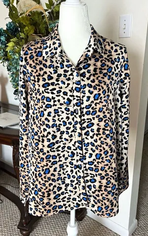 Hesed Women Leopard Print Collared Button thumbnail 1
