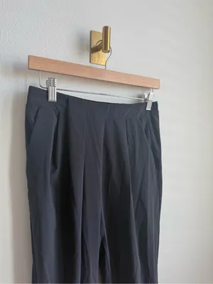Lululemon Keepsake Pant Black Tapered Lightweight Pants Size 6 thumbnail 7