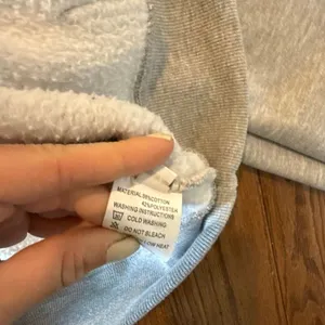 Amazon cropped grey pullover hoodie size M thumbnail 5