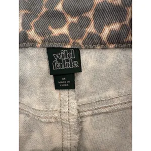 NWT Wild Fable Mid Rise Wide Leg Baggy Jeans Beige Leopard Women's Size Medium thumbnail 7