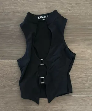 I am Gia black top thumbnail 1