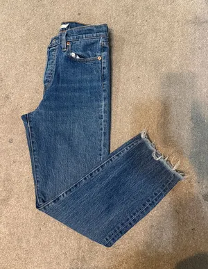 Levi’s Wedgie Straight Medium Wash Button Fly Raw Hem Ankle Jeans Size 26 thumbnail 1