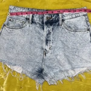 & Denim Short Cheeky Size 10 Curvy Fit Jean Shorts thumbnail 12